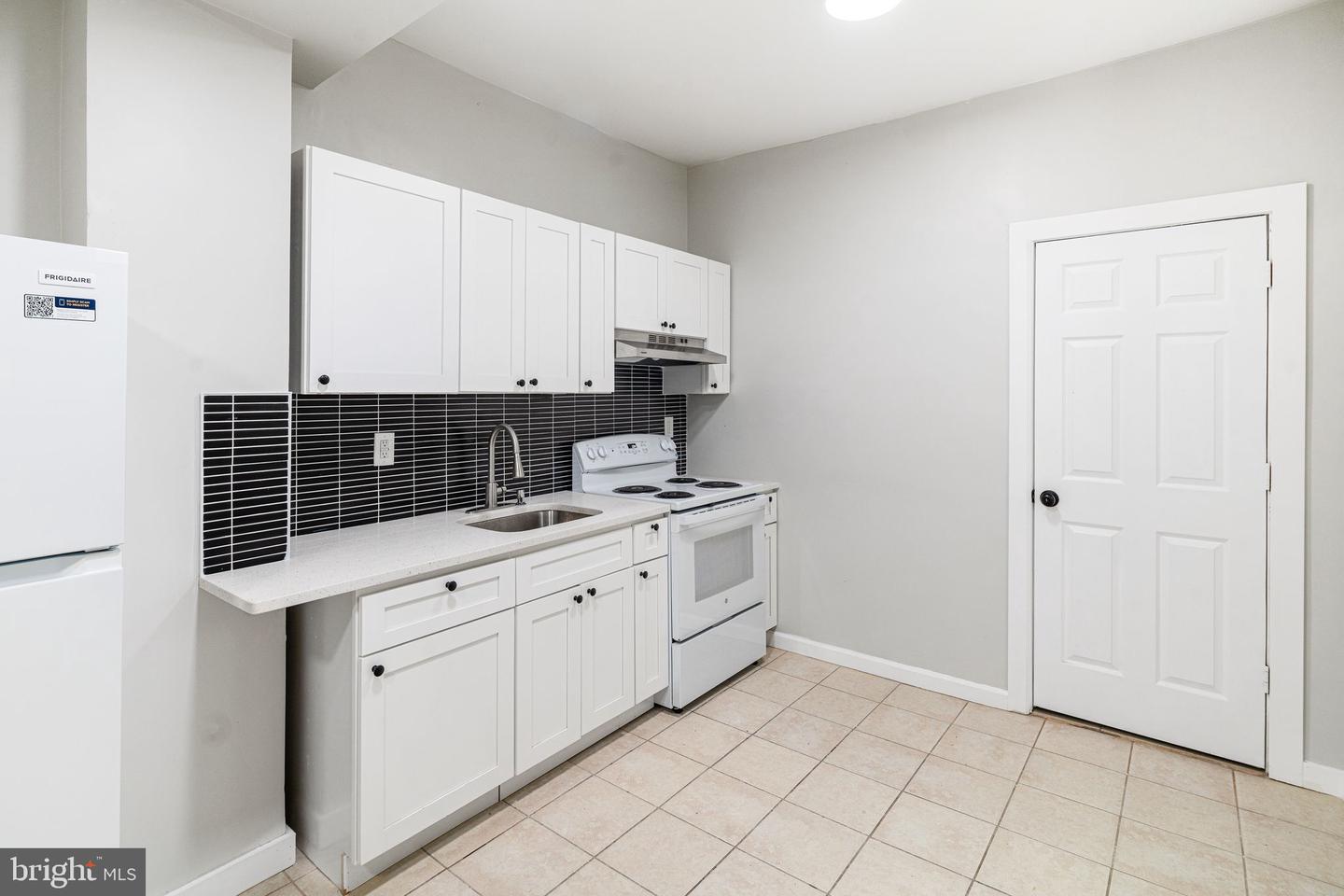 3857 Wyalusing Ave Property Photo 4