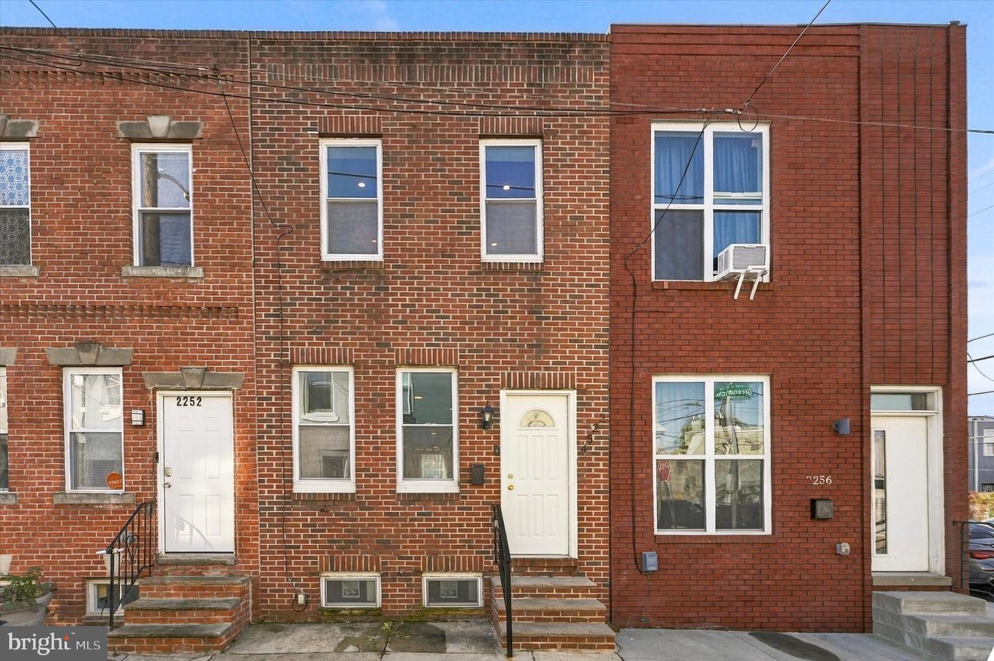 2254 Greenwich St Property Photo 1