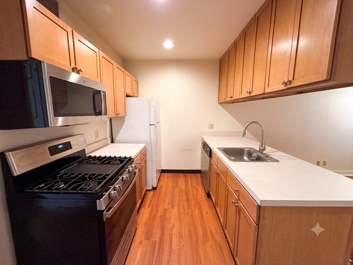 1100 Vine St #503 Property Photo 3