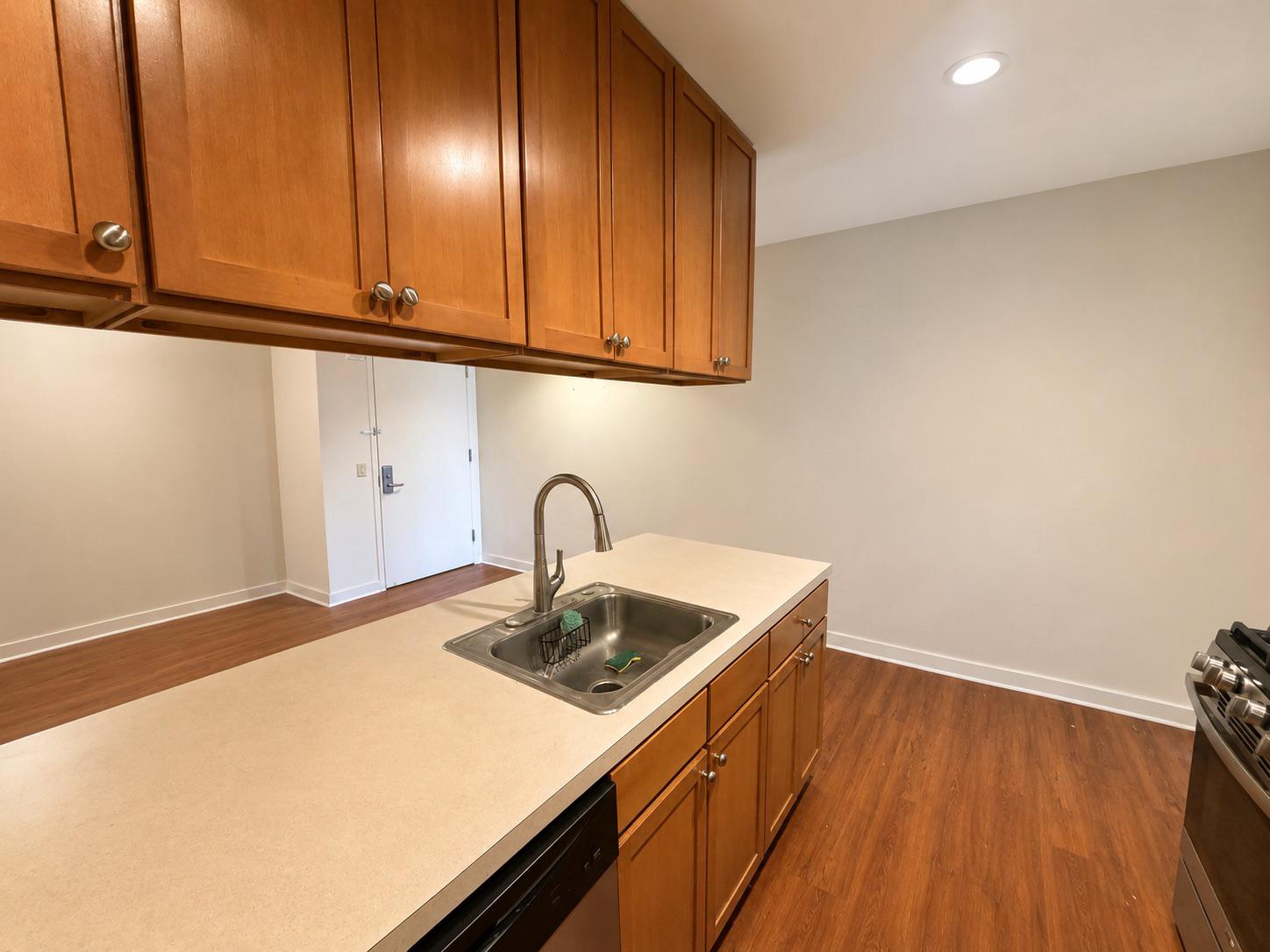 1100 Vine St #503 Property Photo 4