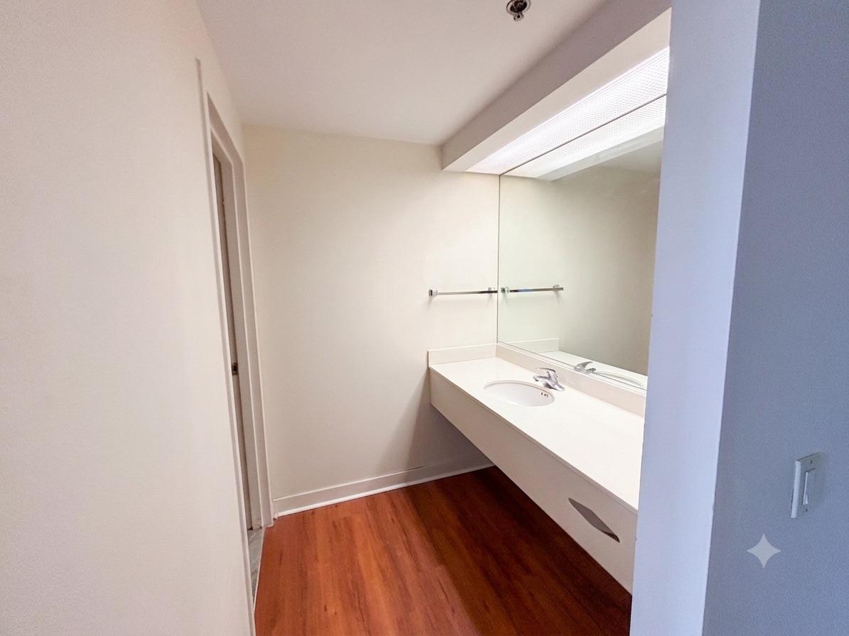 1100 Vine St #503 Property Photo 7