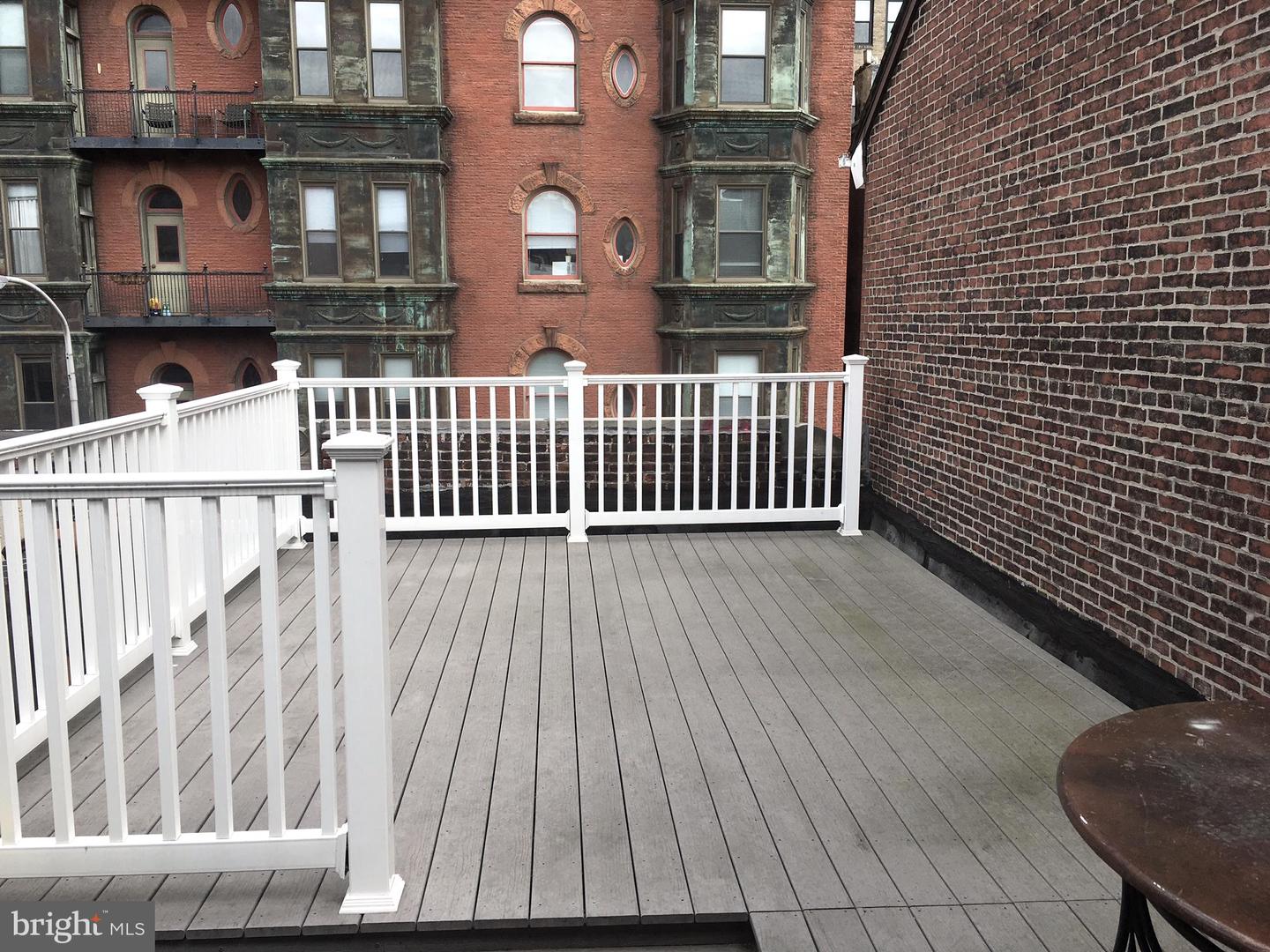 1602 Spruce St #3r Property Photo 4