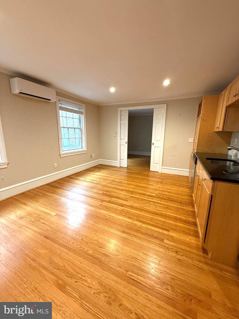 1602 Spruce St #3r Property Photo 5
