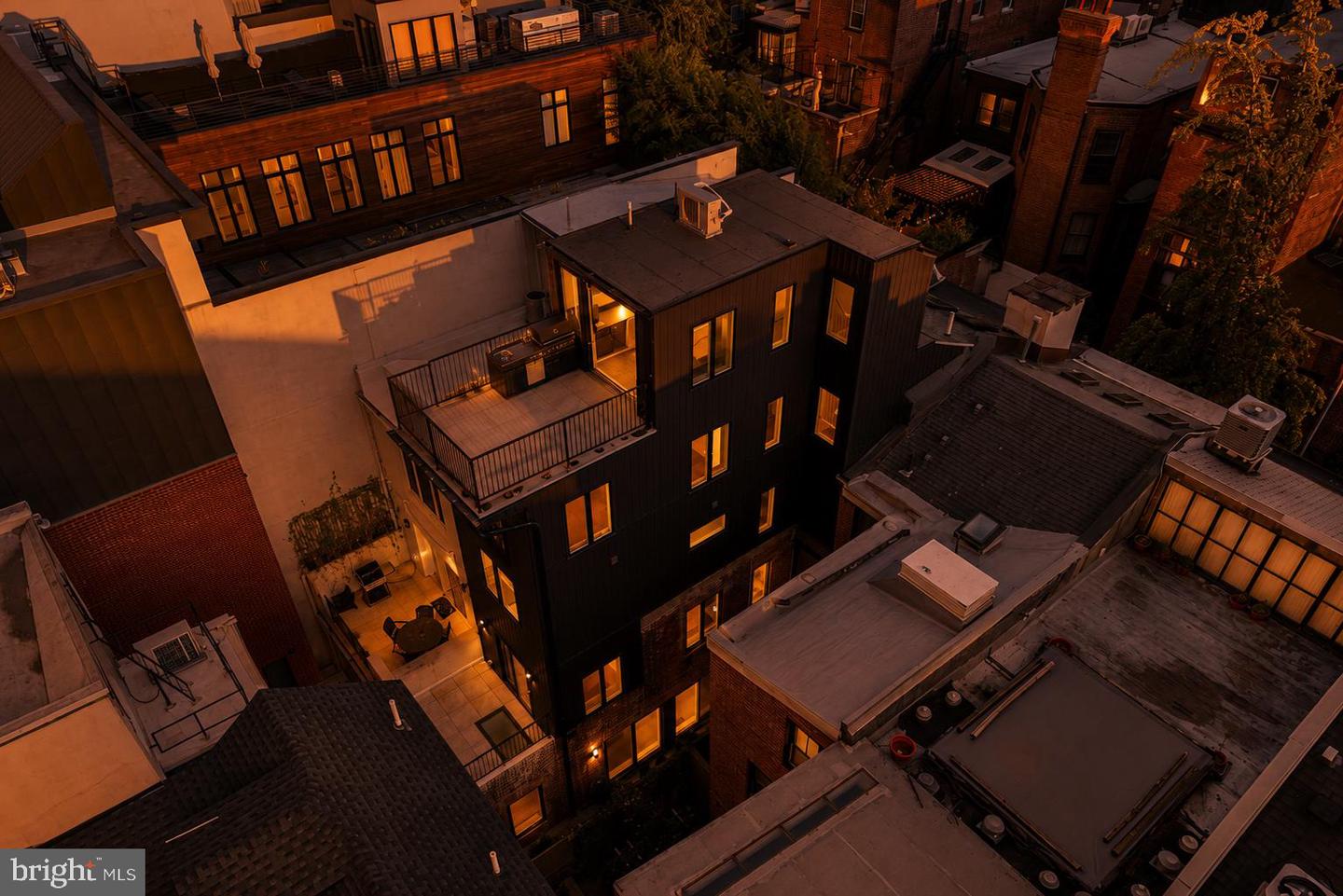 1923 Manning St Property Photo 4