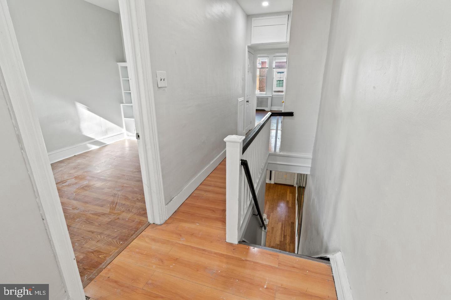 858 E Schiller St Property Photo 12