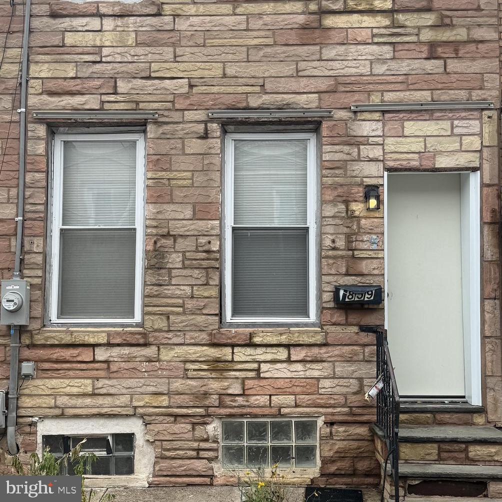 1859 E CORNWALL ST Property Photo 1