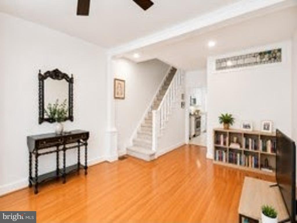 848 Mercer St Property Photo 3