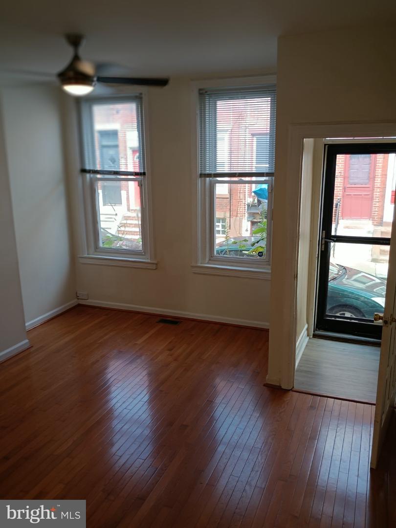 848 Mercer St Property Photo 6