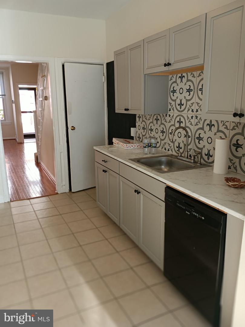 848 Mercer St Property Photo 11