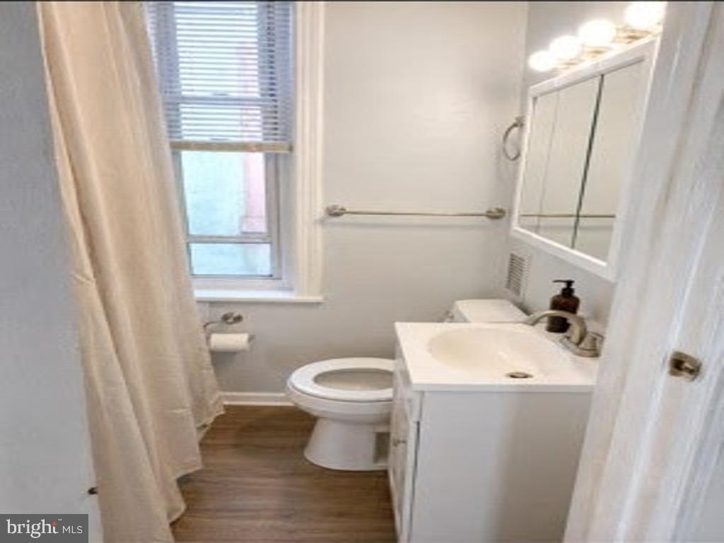 848 Mercer St Property Photo 15