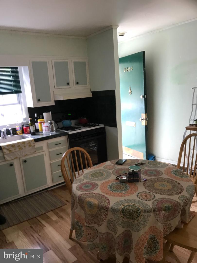 2404 Aspen St Property Photo 4