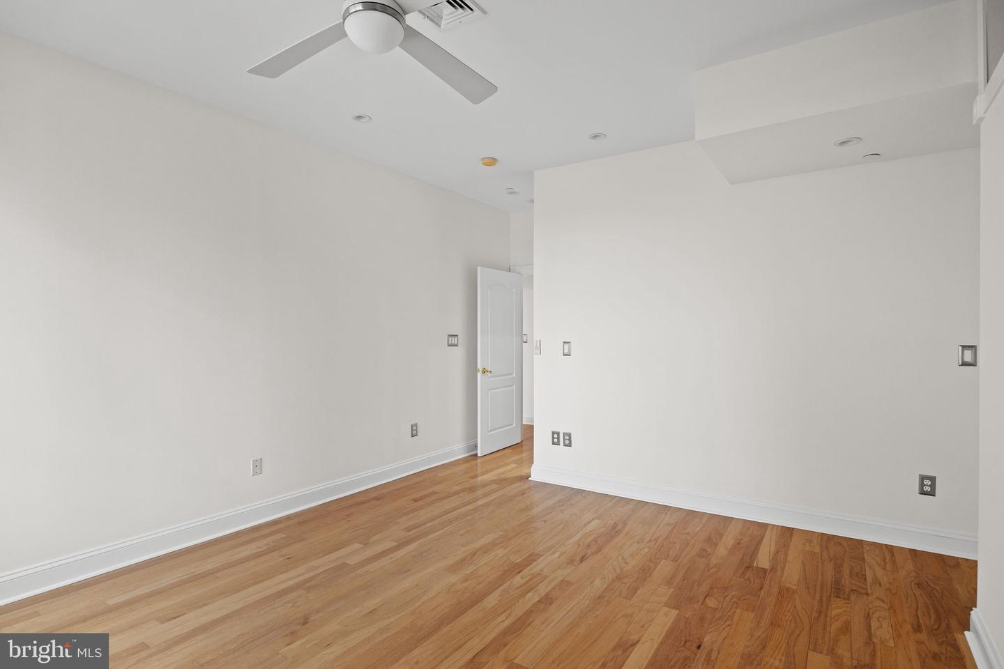 1335-1337 Pine St #401 Property Photo 21