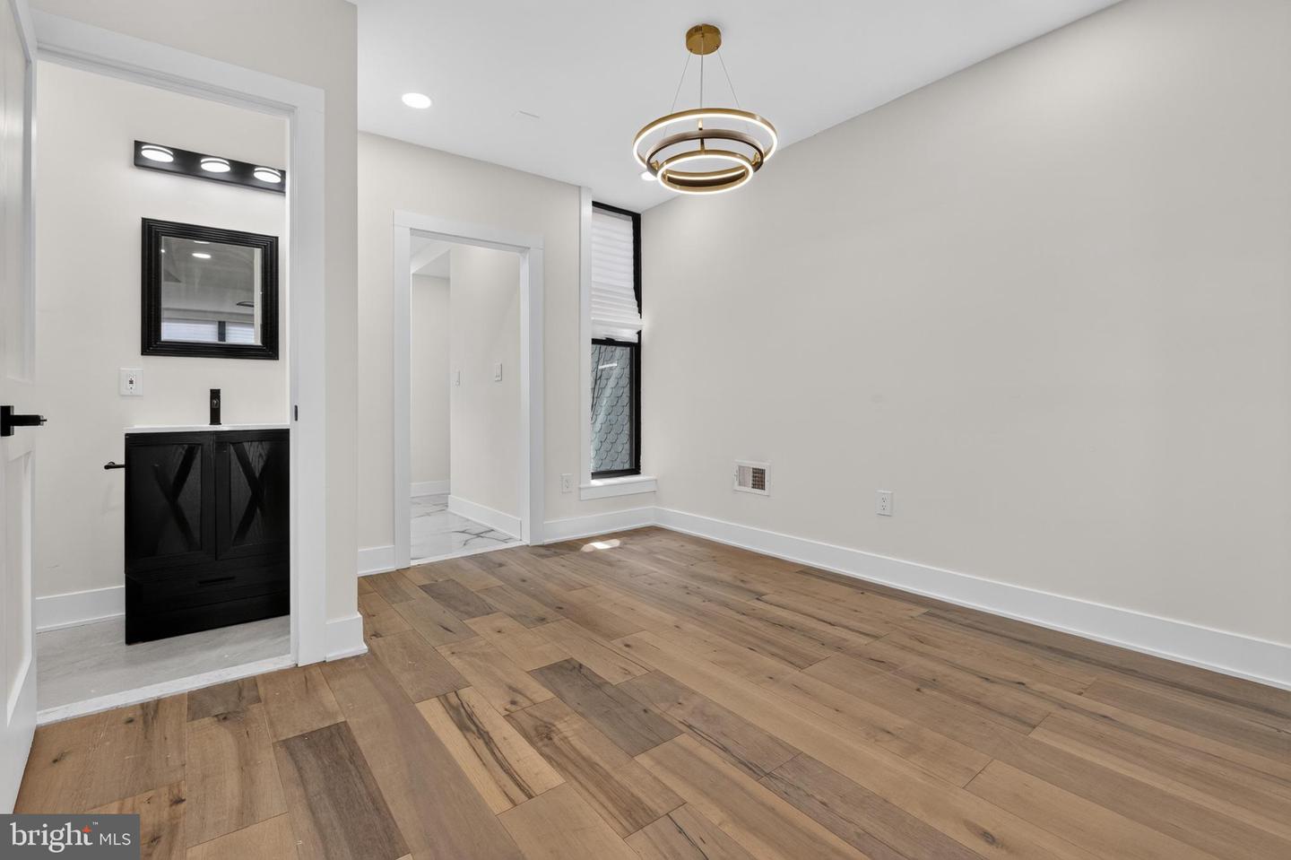 4740 N Camac St Property Photo 5