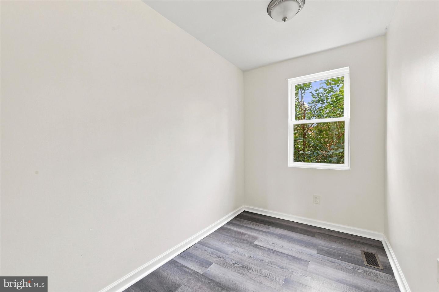 2632 S Lloyd St Property Photo 15