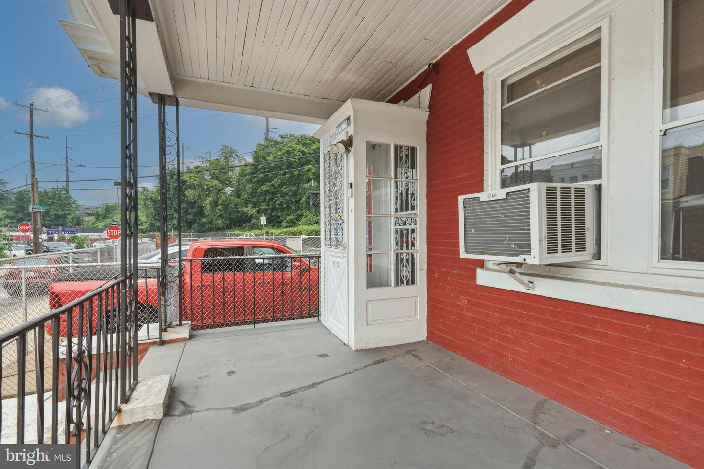 1653 W Mentor St Property Photo 4
