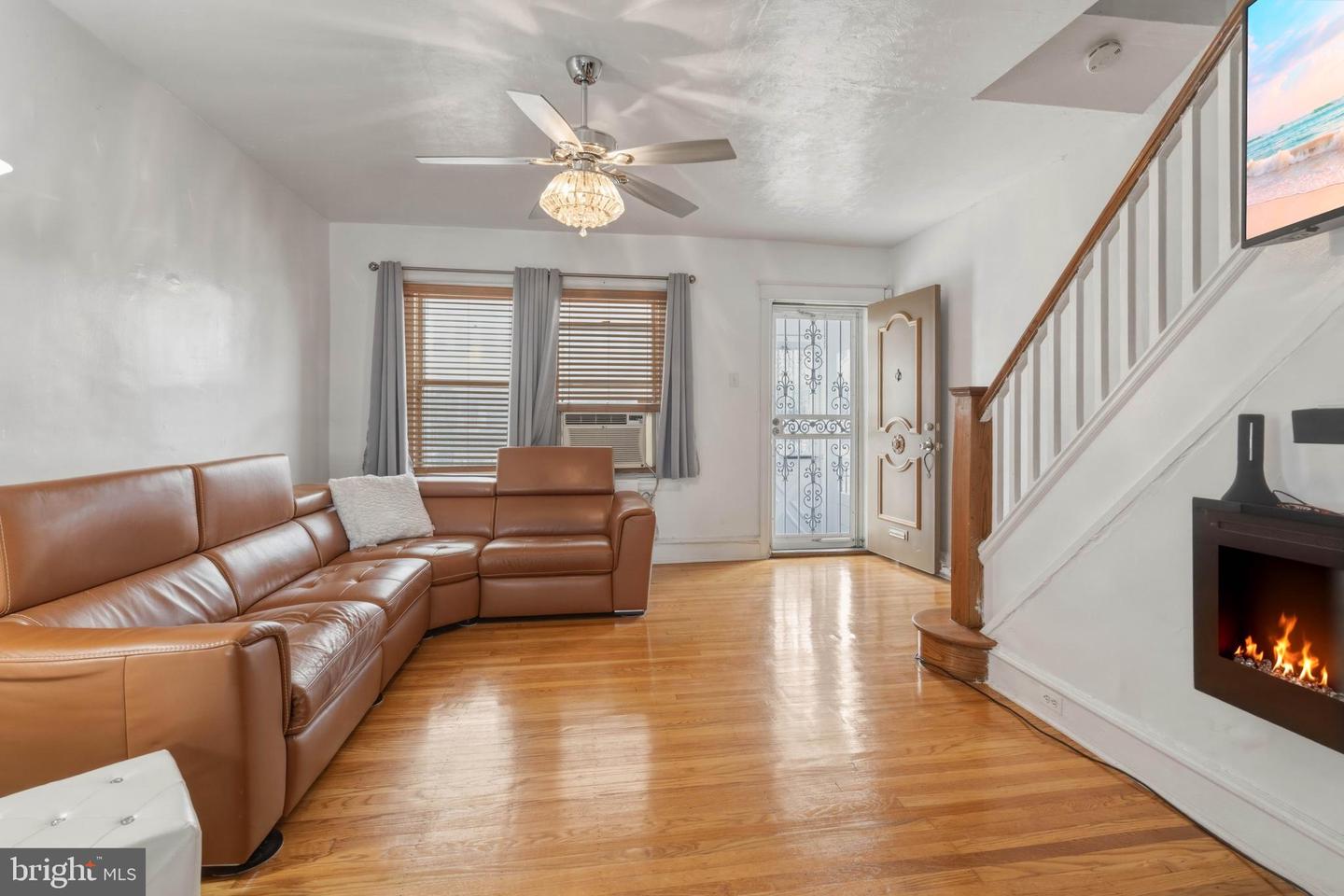 1653 W Mentor St Property Photo 6