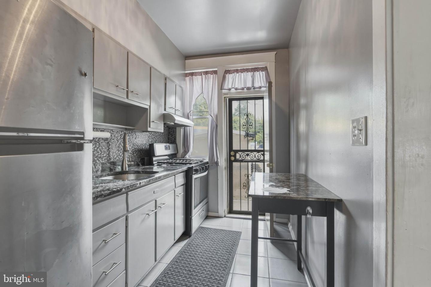 1653 W Mentor St Property Photo 12