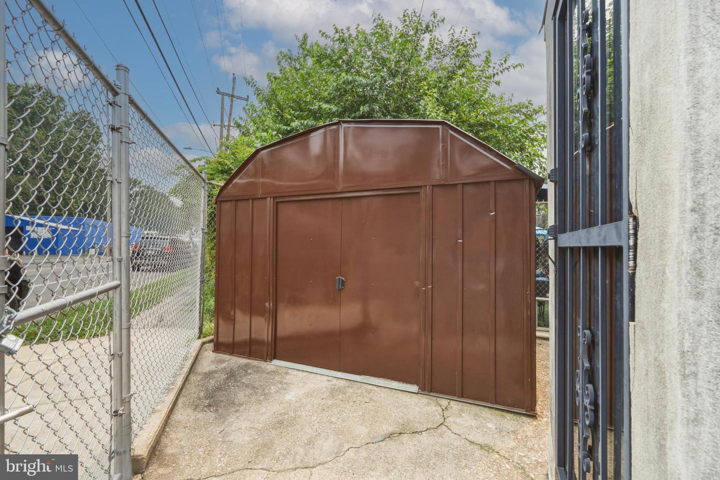 1655 W Mentor St Property Photo 3