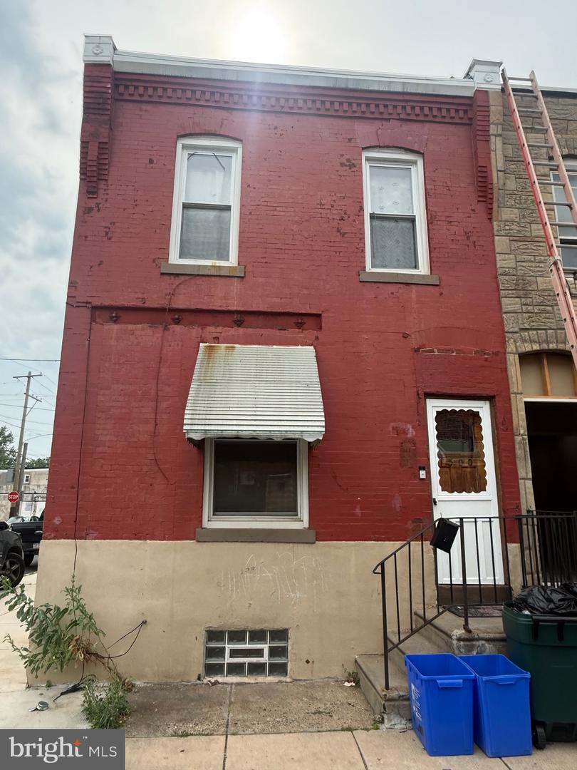 1300 N FARSON ST Property Photo 1