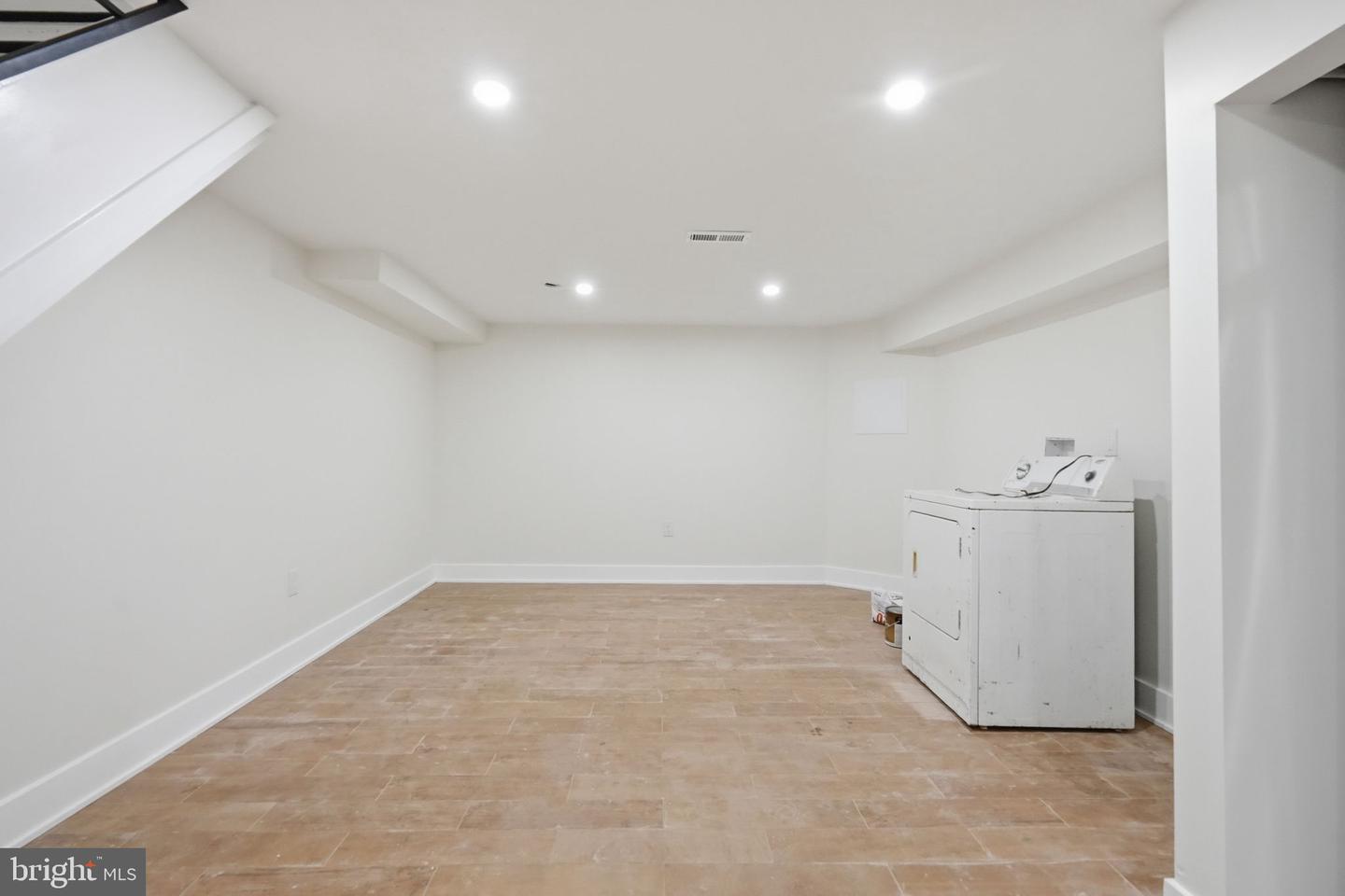 512 S Yewdall St Property Photo 31