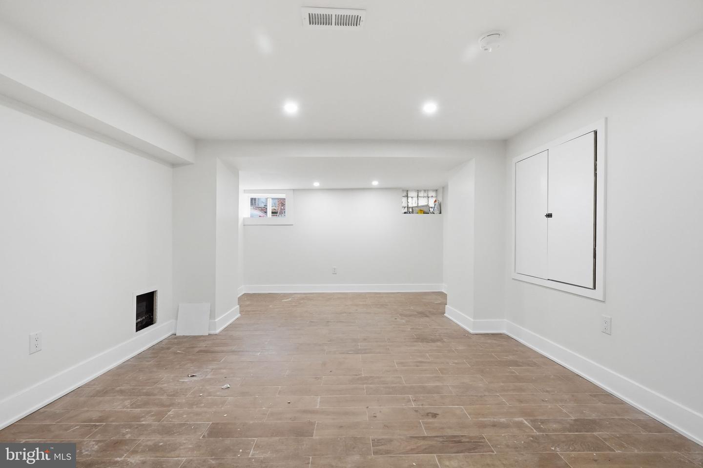 512 S Yewdall St Property Photo 32