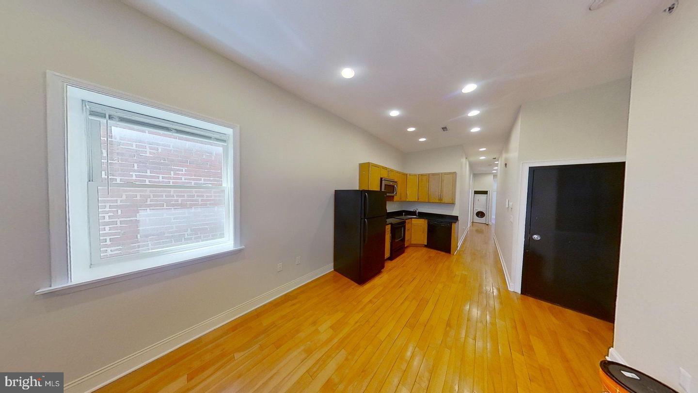 1412 W SUSQUEHANNA AVE #3 Property Photo 1