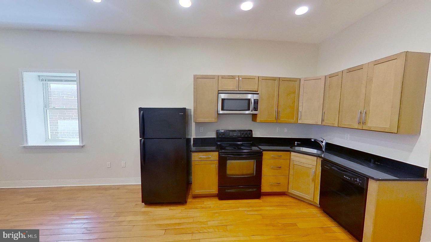 1412 W Susquehanna Ave #3 Property Photo 3