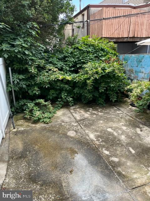 1622 Montrose St Property Photo 5