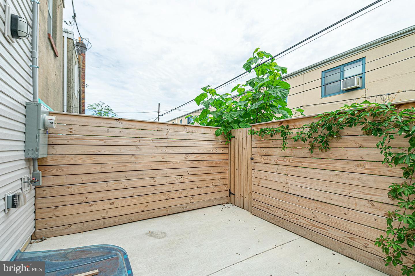 2137 Cross St Property Photo 2