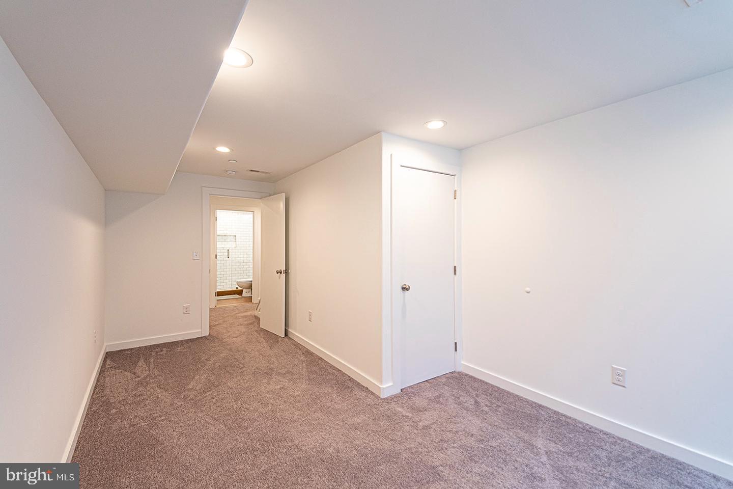 2137 Cross St Property Photo 4