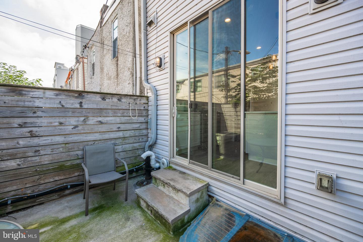 2137 Cross St Property Photo 16
