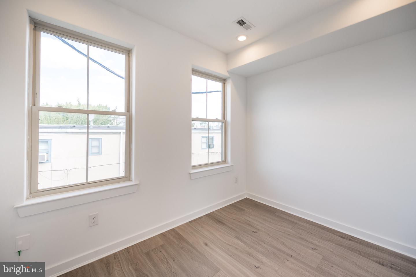 2137 Cross St Property Photo 18