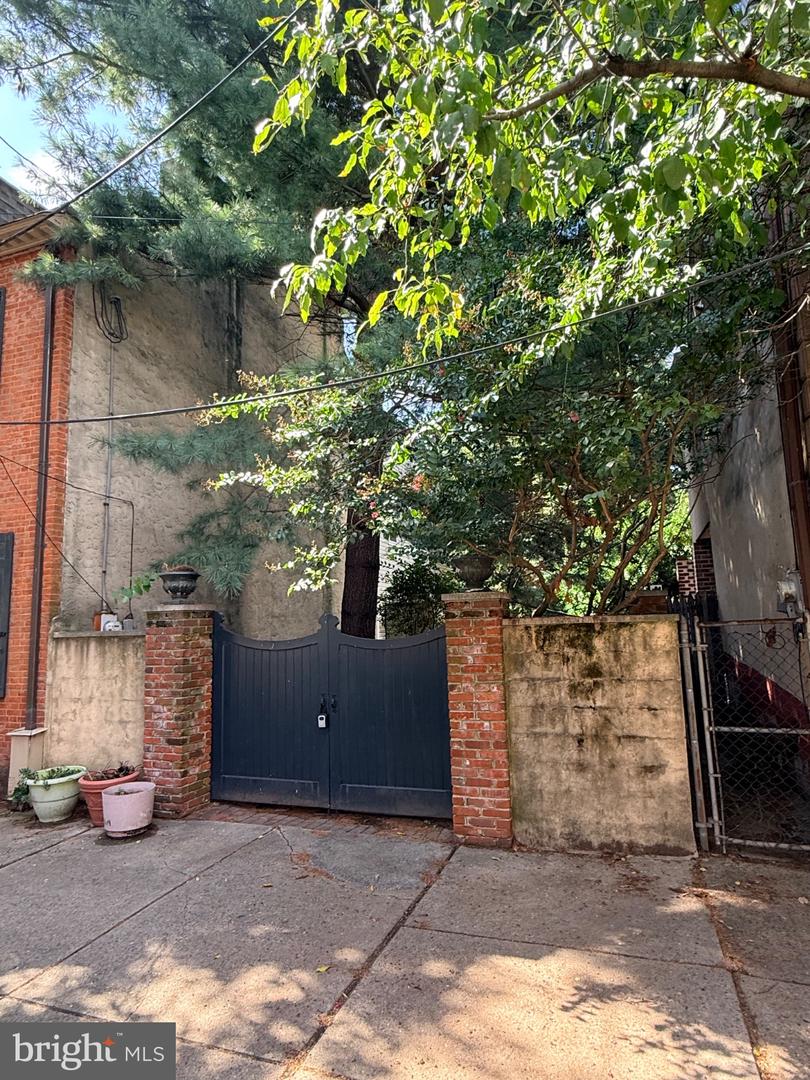 1118 Marlborough St Property Photo 3