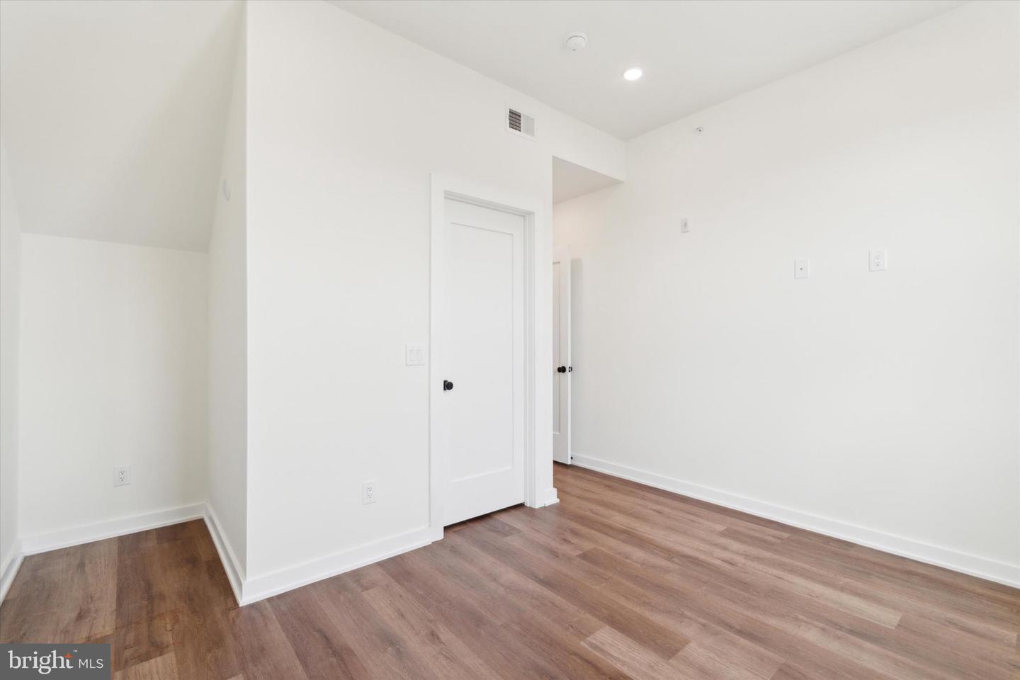2513 N Howard St #302 Property Photo 8