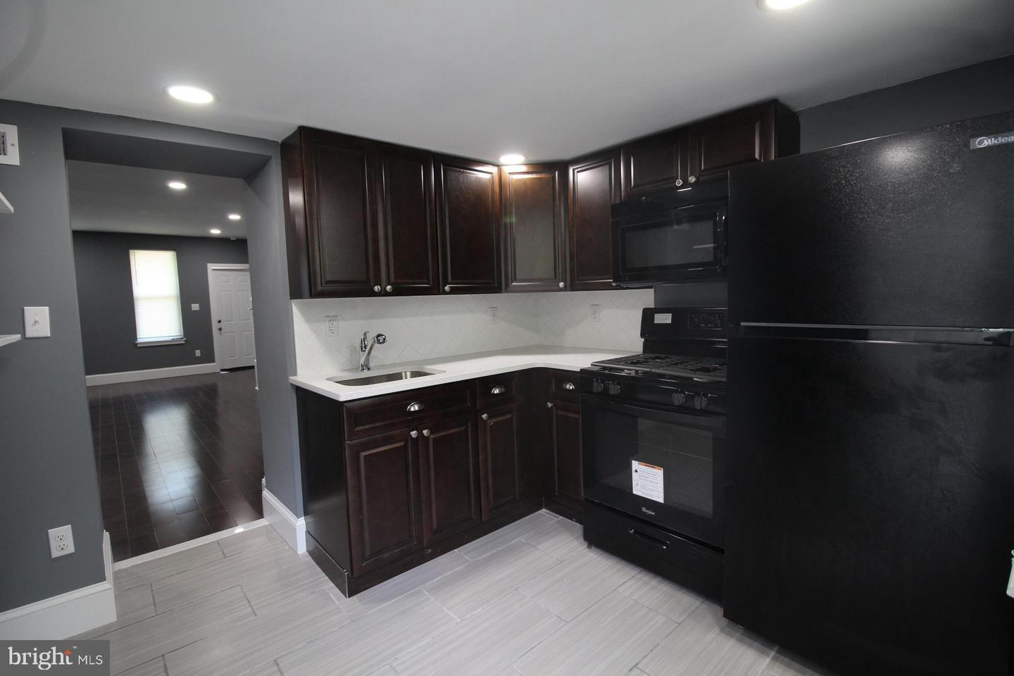 3086 Memphis St Property Photo 4