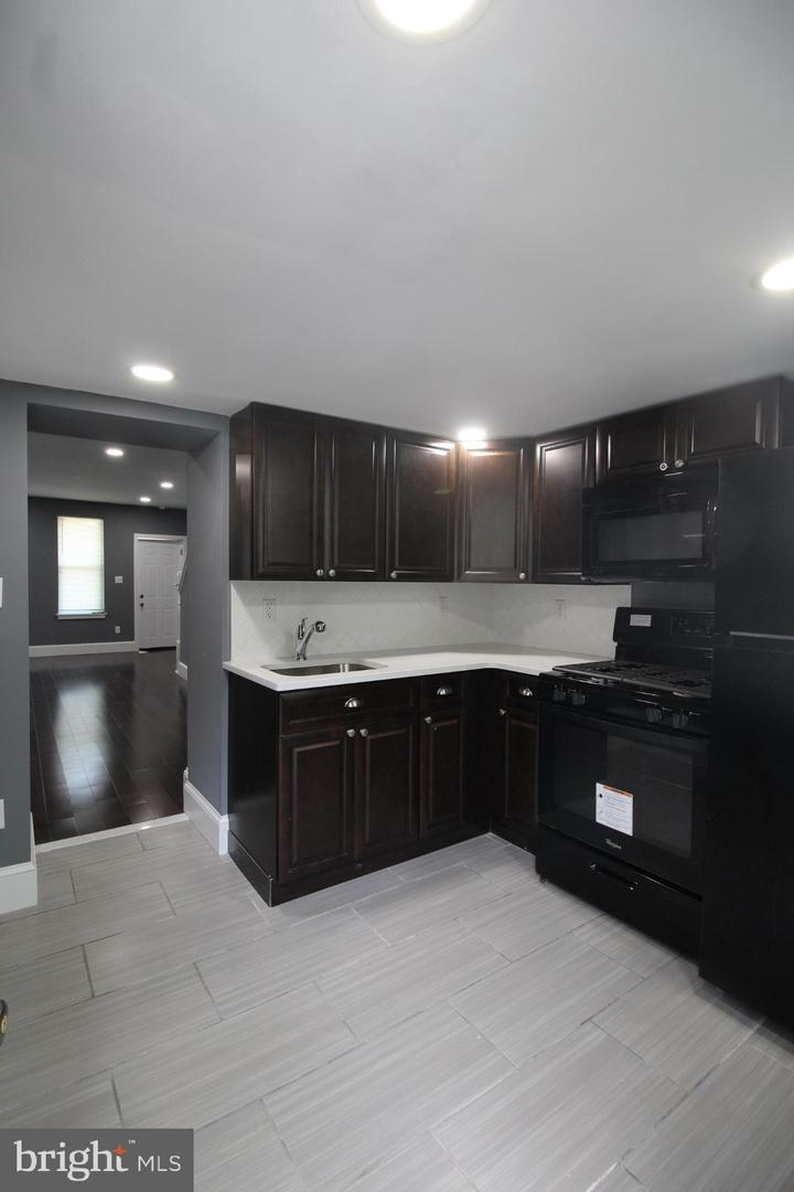 3086 Memphis St Property Photo 5