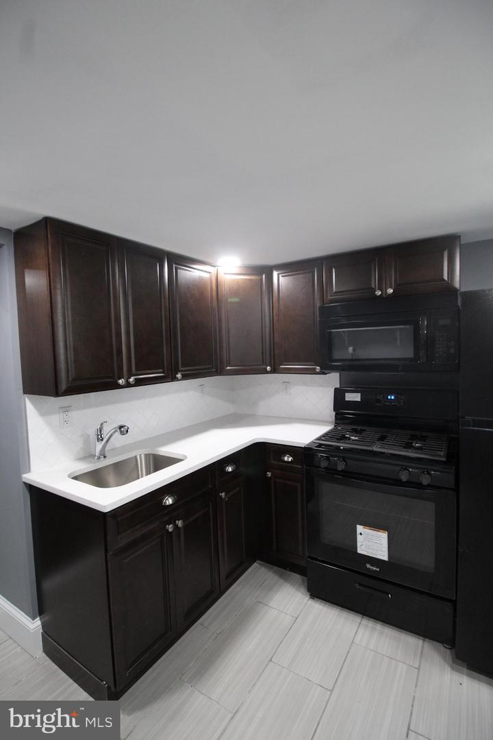 3086 Memphis St Property Photo 6
