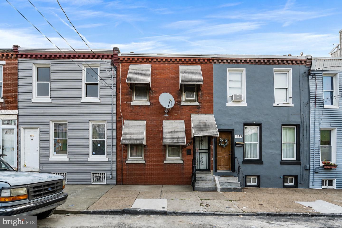 1821 E SERGEANT ST Property Photo 1