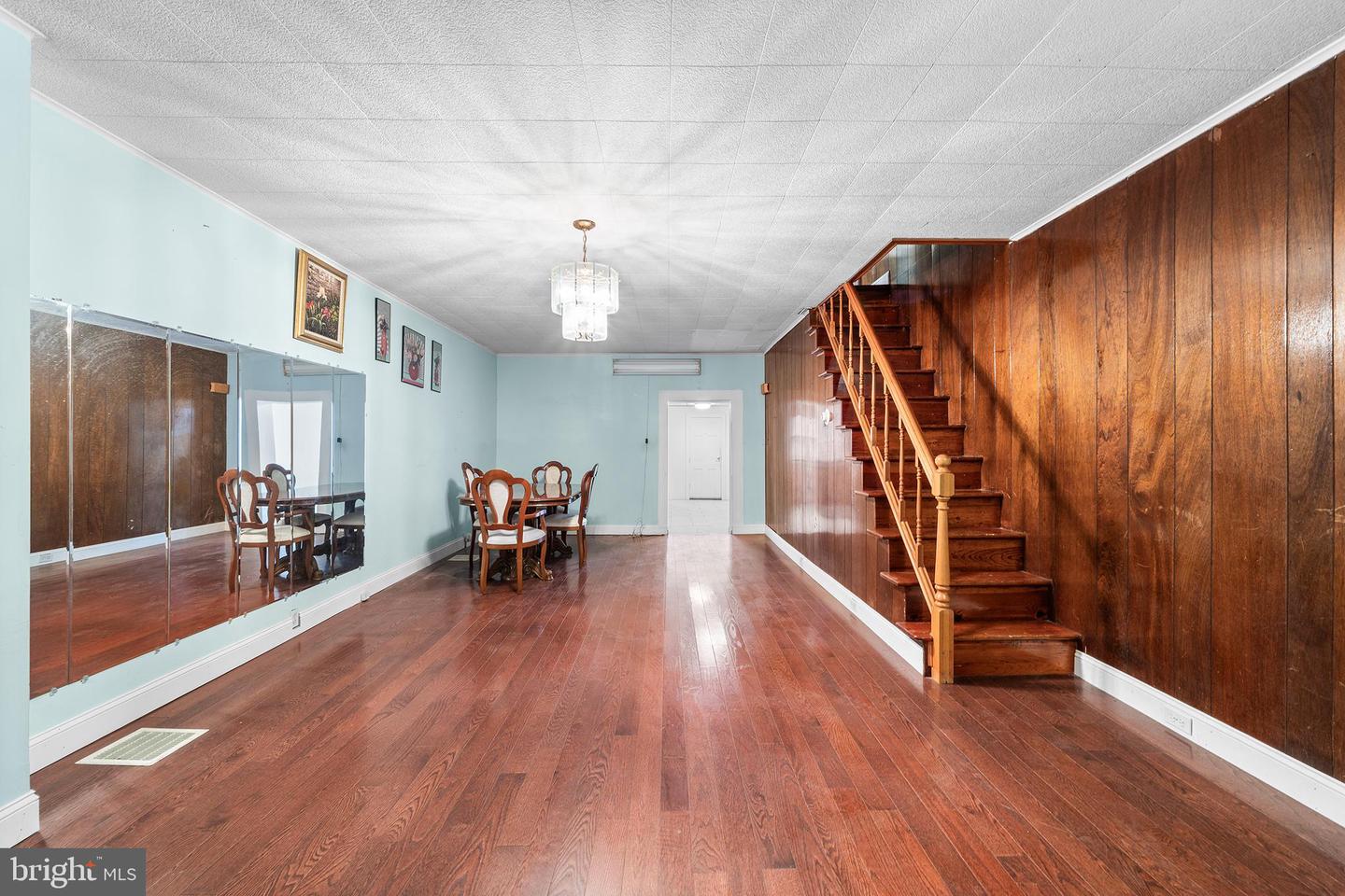 1821 E Sergeant St Property Photo 6