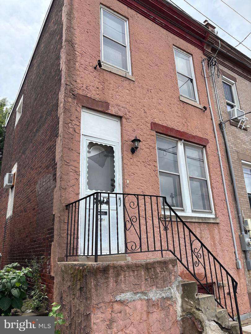 3381 Braddock St Property Photo 2
