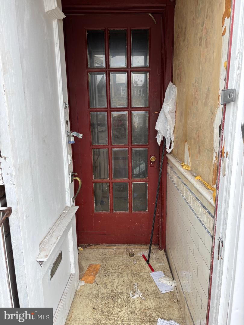 3381 Braddock St Property Photo 3