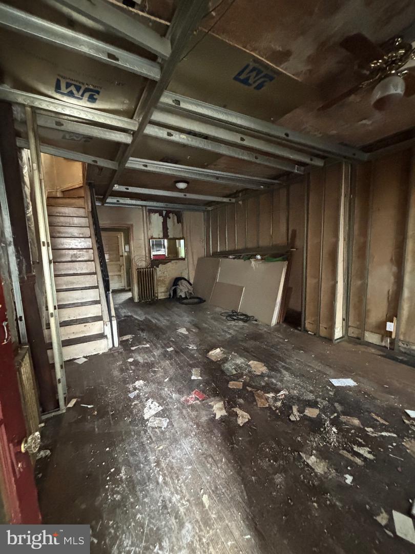 3381 Braddock St Property Photo 4