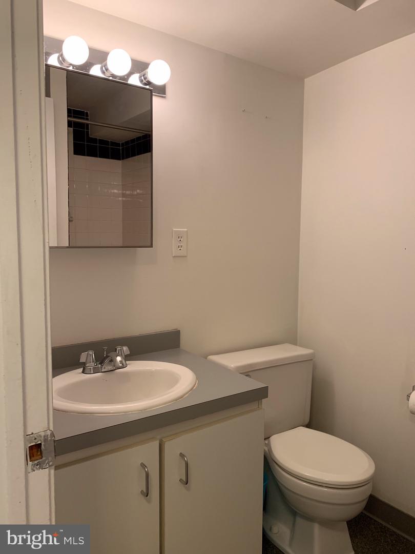 1211 Locust St #3f Property Photo 4