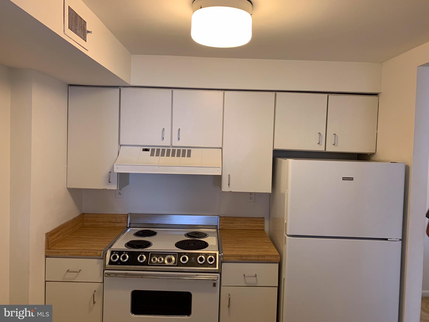 1211 Locust St #3f Property Photo 5