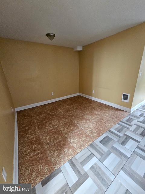 240-42 W Glenwood Ave #1st Fl Property Photo 2