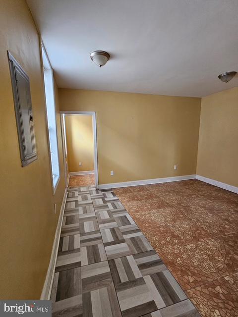 240-42 W Glenwood Ave #1st Fl Property Photo 3