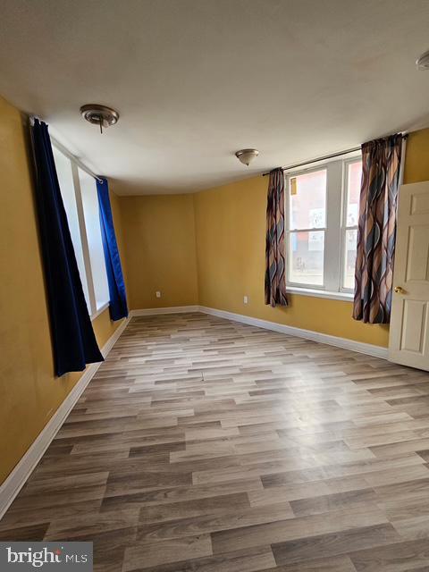 240-42 W Glenwood Ave #1st Fl Property Photo 5