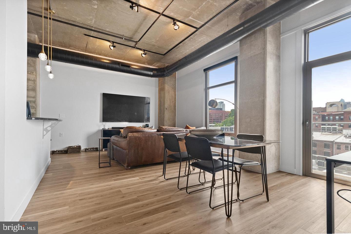 113 N Bread St #3h6 Property Photo 2