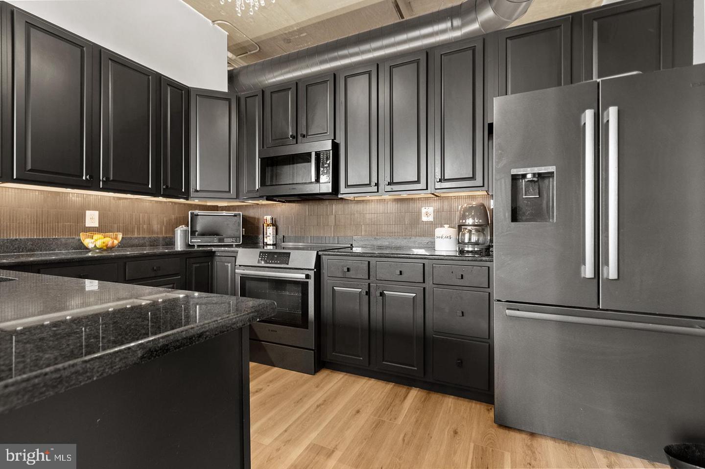 113 N Bread St #3h6 Property Photo 38