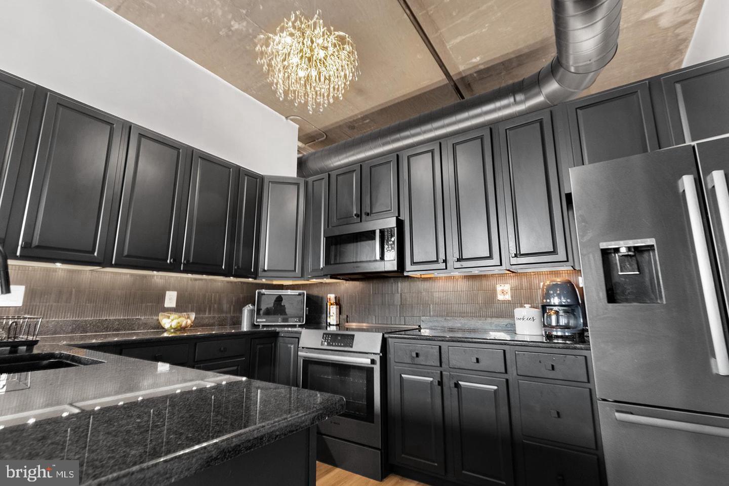 113 N Bread St #3h6 Property Photo 39